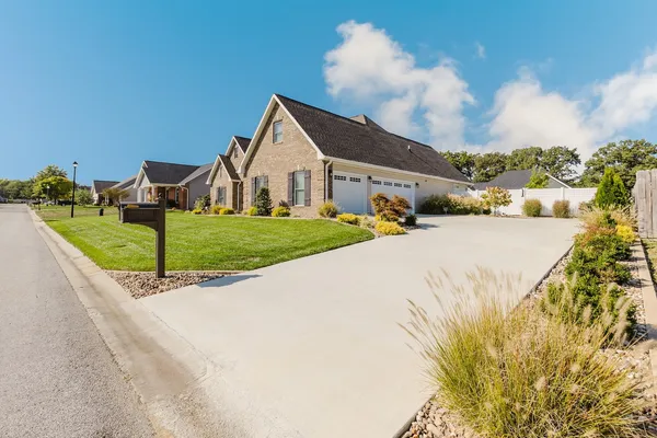 $550,000 | 1112 Daybreak Drive, Marion, IL 62959