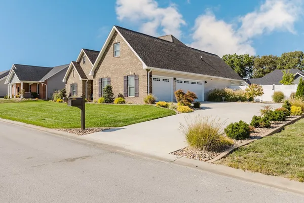 $550,000 | 1112 Daybreak Drive, Marion, IL 62959