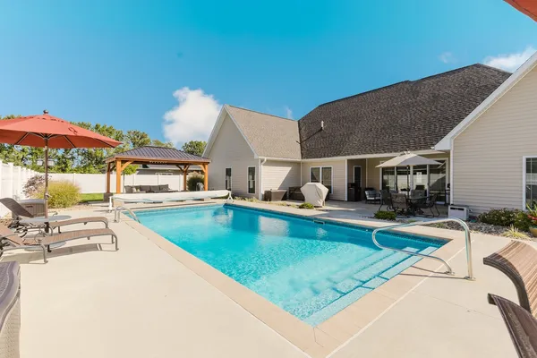 $550,000 | 1112 Daybreak Drive, Marion, IL 62959