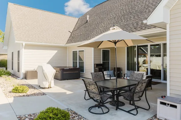 $550,000 | 1112 Daybreak Drive, Marion, IL 62959