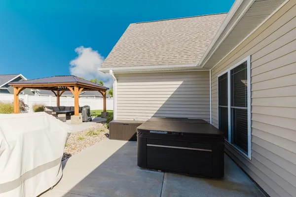 $550,000 | 1112 Daybreak Drive, Marion, IL 62959