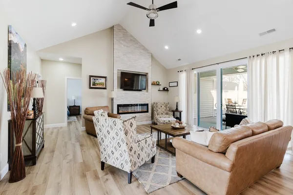 $550,000 | 1112 Daybreak Drive, Marion, IL 62959