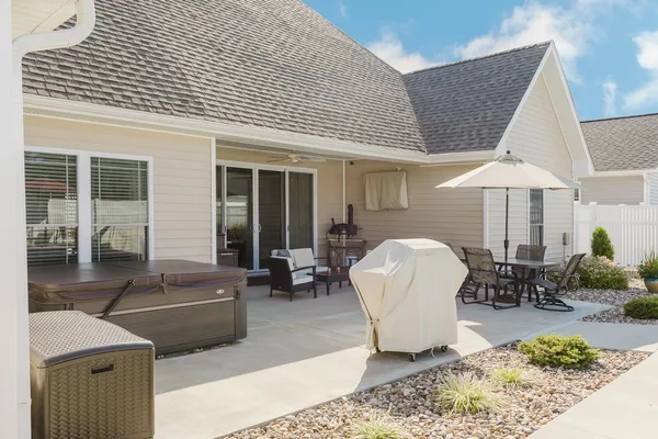 $550,000 | 1112 Daybreak Drive, Marion, IL 62959