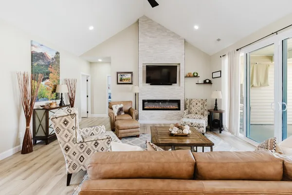 $550,000 | 1112 Daybreak Drive, Marion, IL 62959