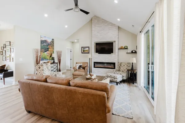 $550,000 | 1112 Daybreak Drive, Marion, IL 62959