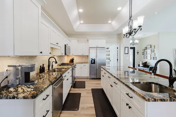 $550,000 | 1112 Daybreak Drive, Marion, IL 62959