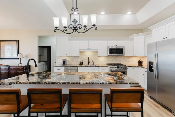 $550,000 | 1112 Daybreak Drive, Marion, IL 62959