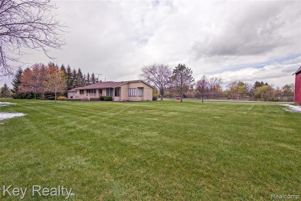 345 West Sigler Road Carleton, MI 48117 - Photo 4 of 28
