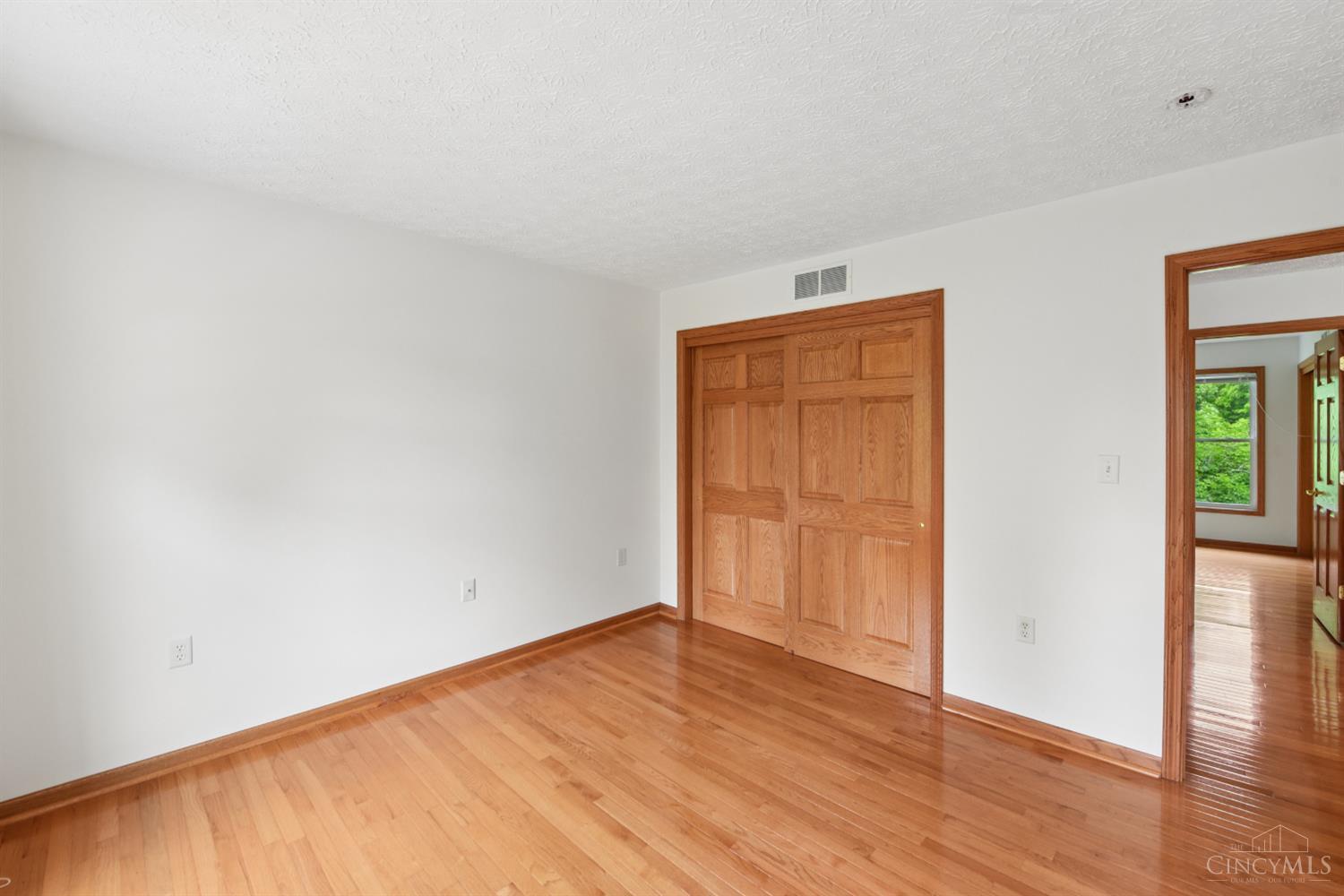 1109 Asbury Road Cincinnati, OH 45255 - Photo 58 of 69