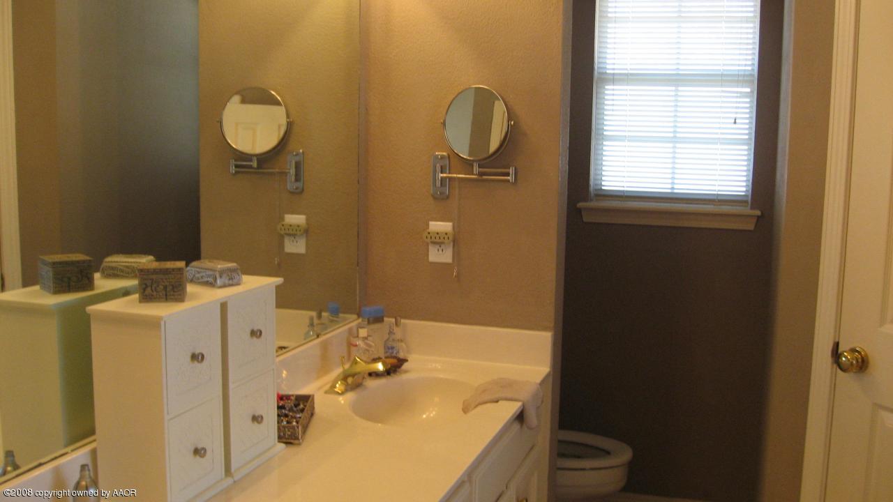 6202 Bayswater Road Amarillo, TX 79109 - Photo 12 of 20 mst bath