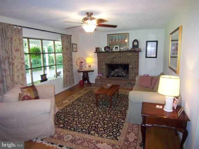 20490 River Road Rapidan, VA 22733 - Photo 4 of 15 Family Room