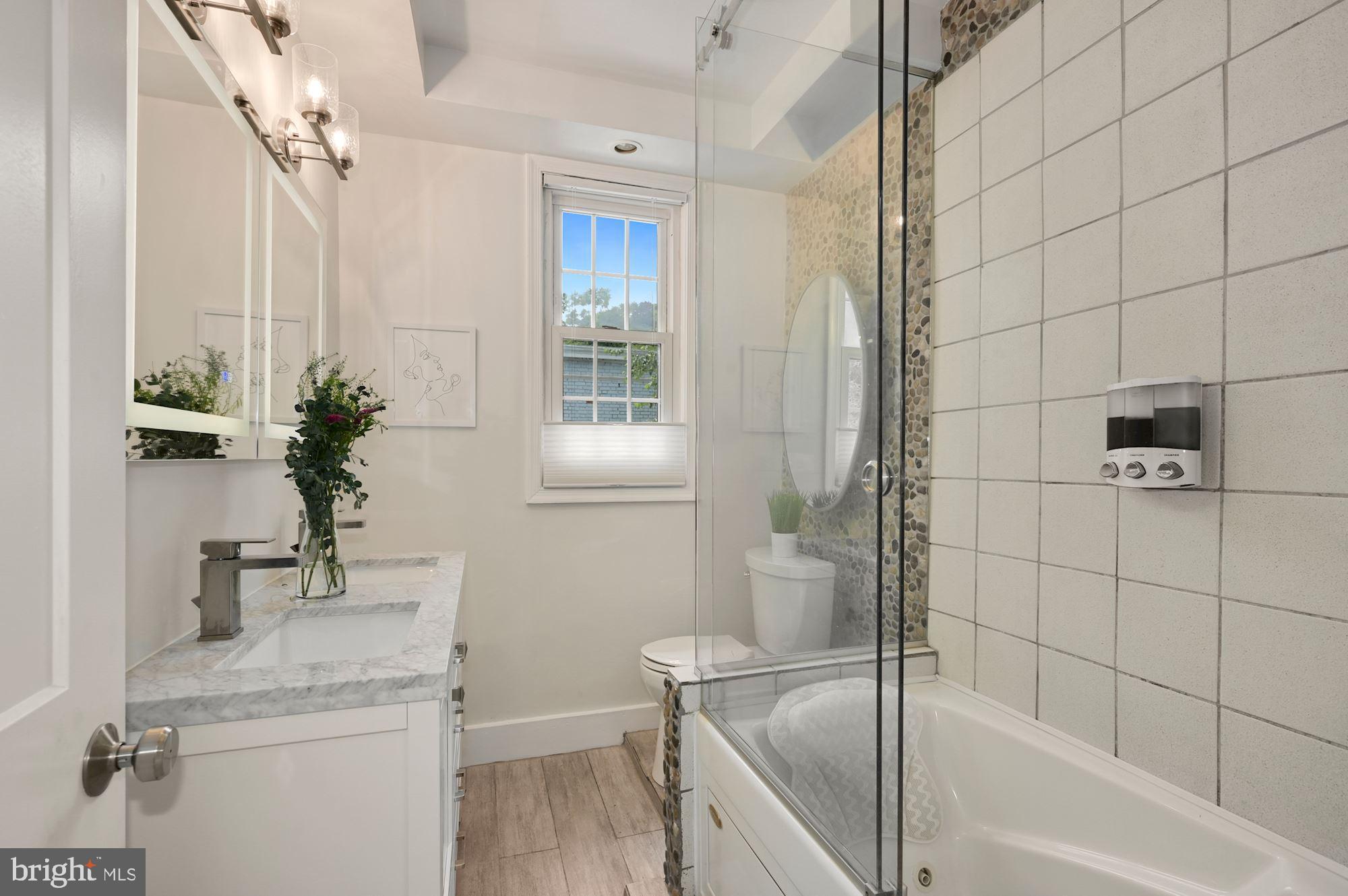 1391 D Street Northeast Washington, DC 20002 - Photo 18 of 39 Full Bath w/jetted tub