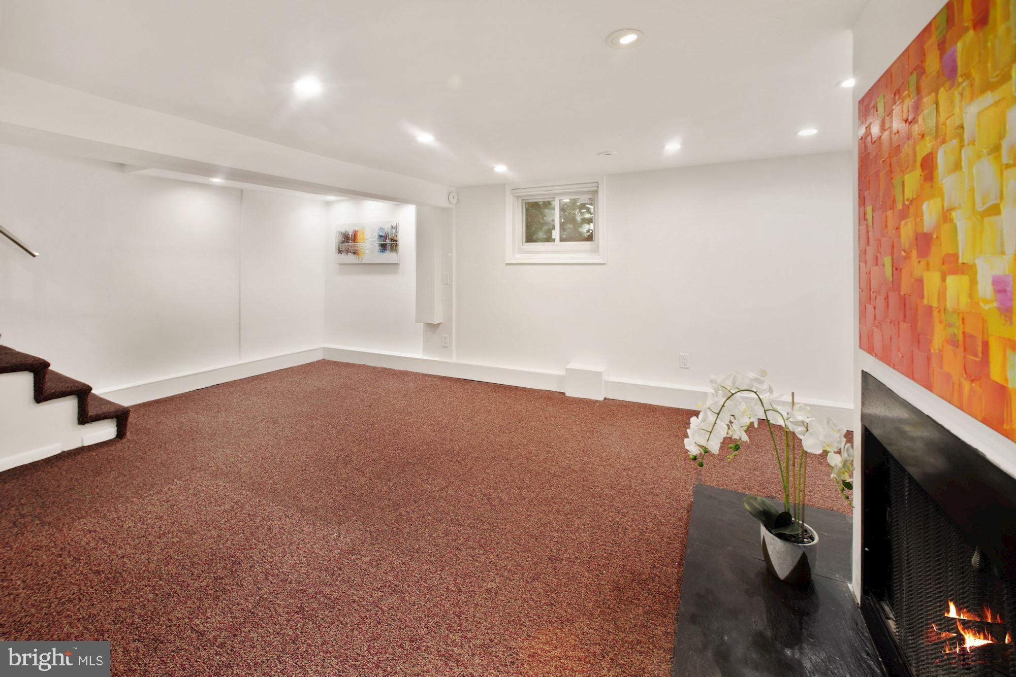 1391 D Street Northeast Washington, DC 20002 - Photo 22 of 39 Great Family Room