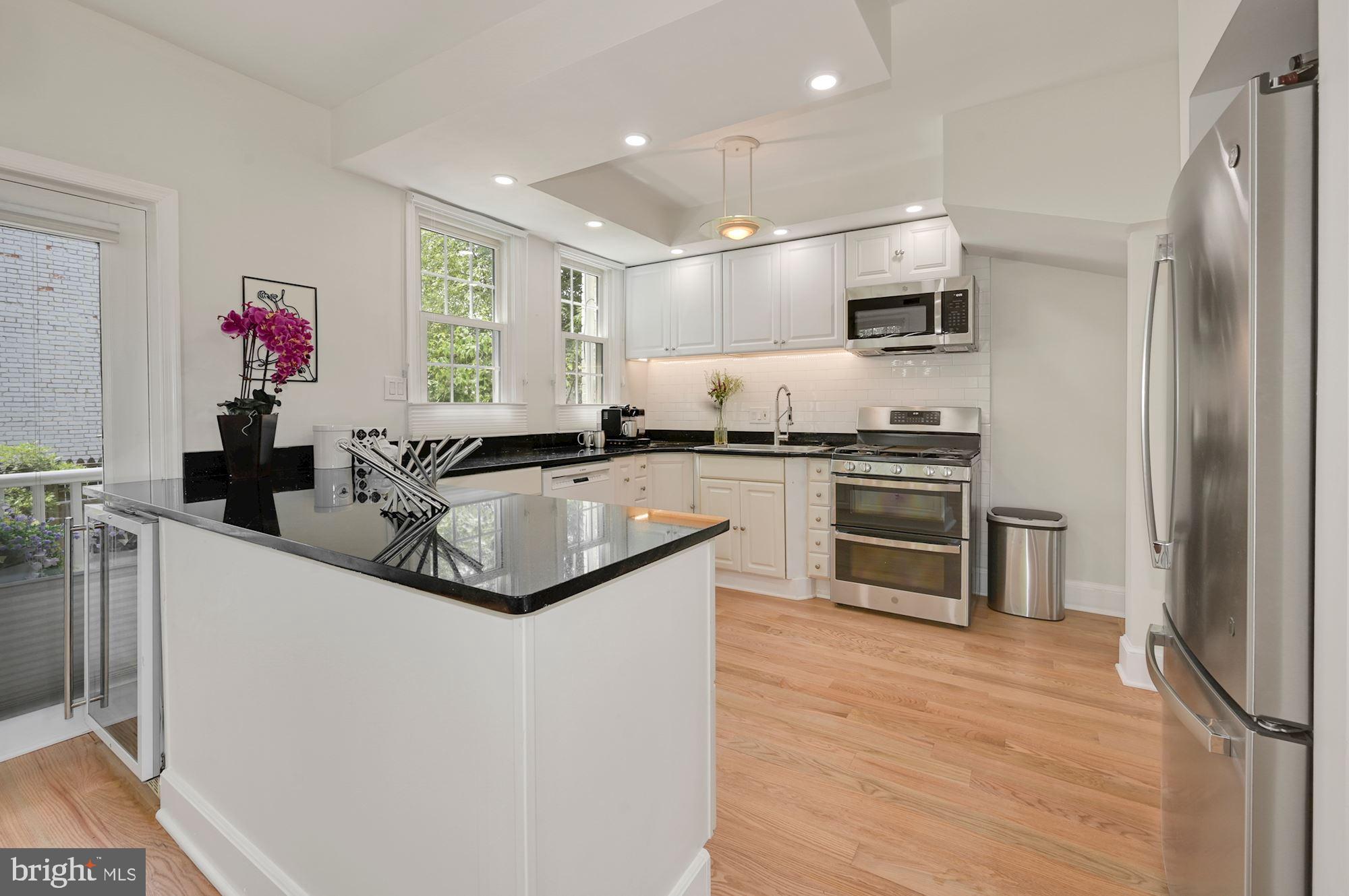 1391 D Street Northeast Washington, DC 20002 - Photo 8 of 39 Granite Counter tops