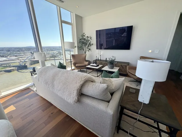 $15,000 | 160 2nd Avenue South, Unit 1707, Nashville, TN 37201