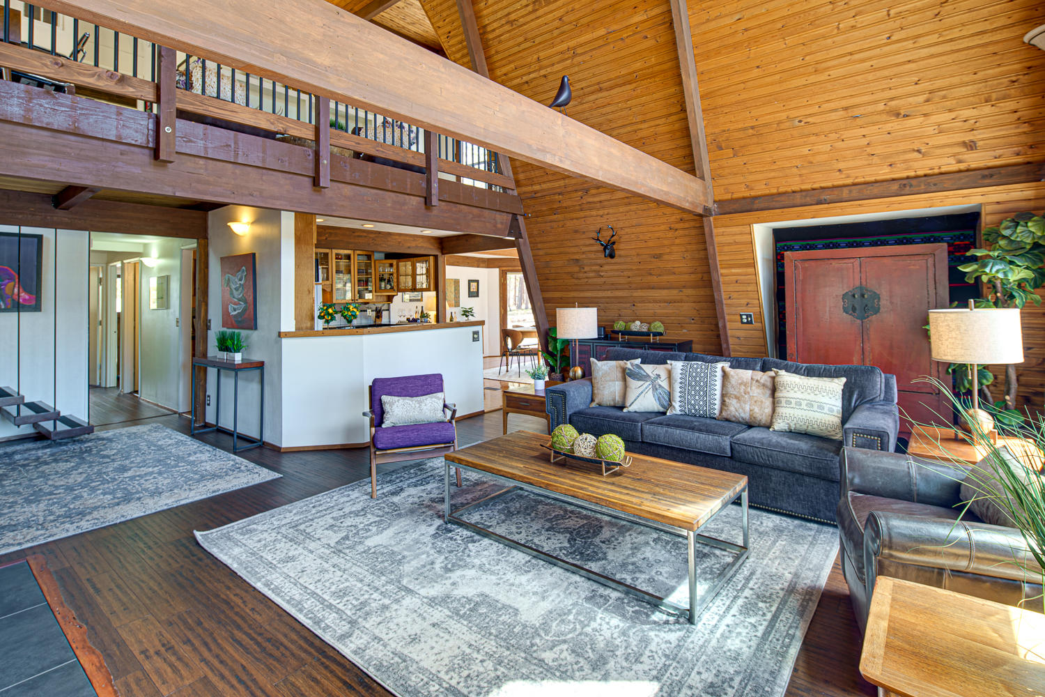 16057 Cattle Drive Road Sisters, OR 97759 - Photo 10 of 49 Livingroom
