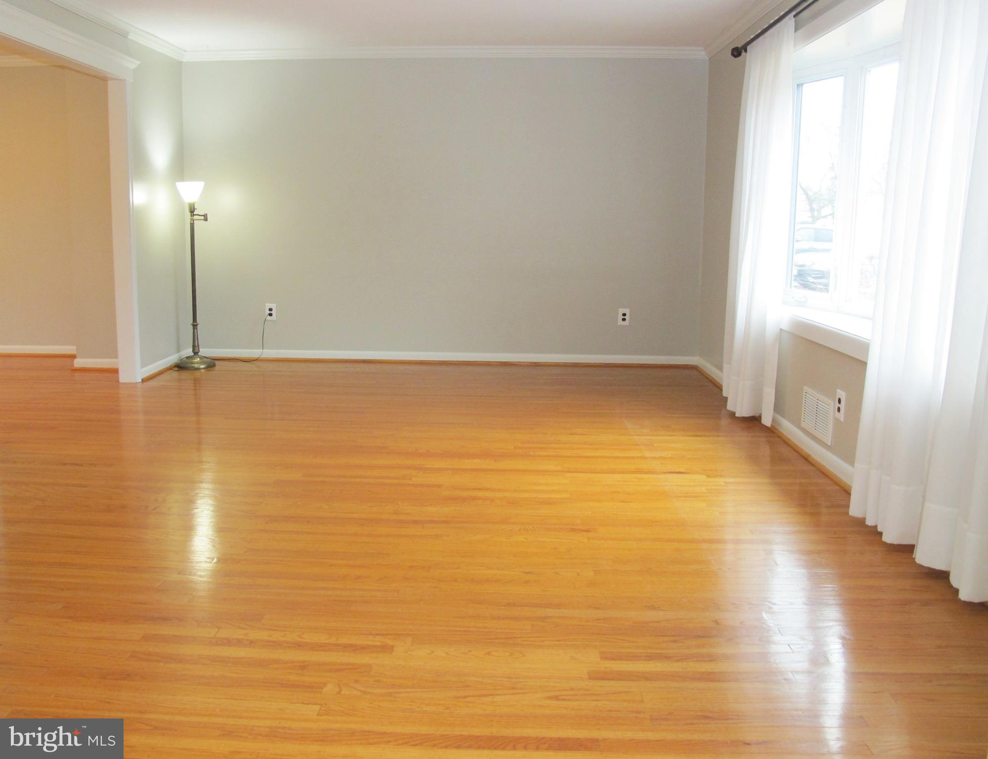 10 Woodbridge Road Marlton, NJ 08053 - Photo 9 of 39 Living Room