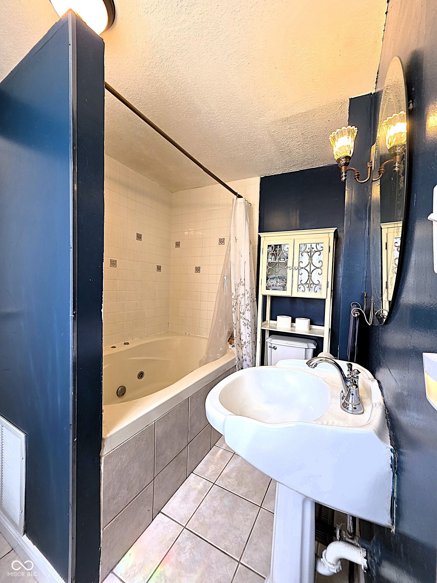 6908 Mendenhall Road Indianapolis, IN 46221 - Photo 15 of 35