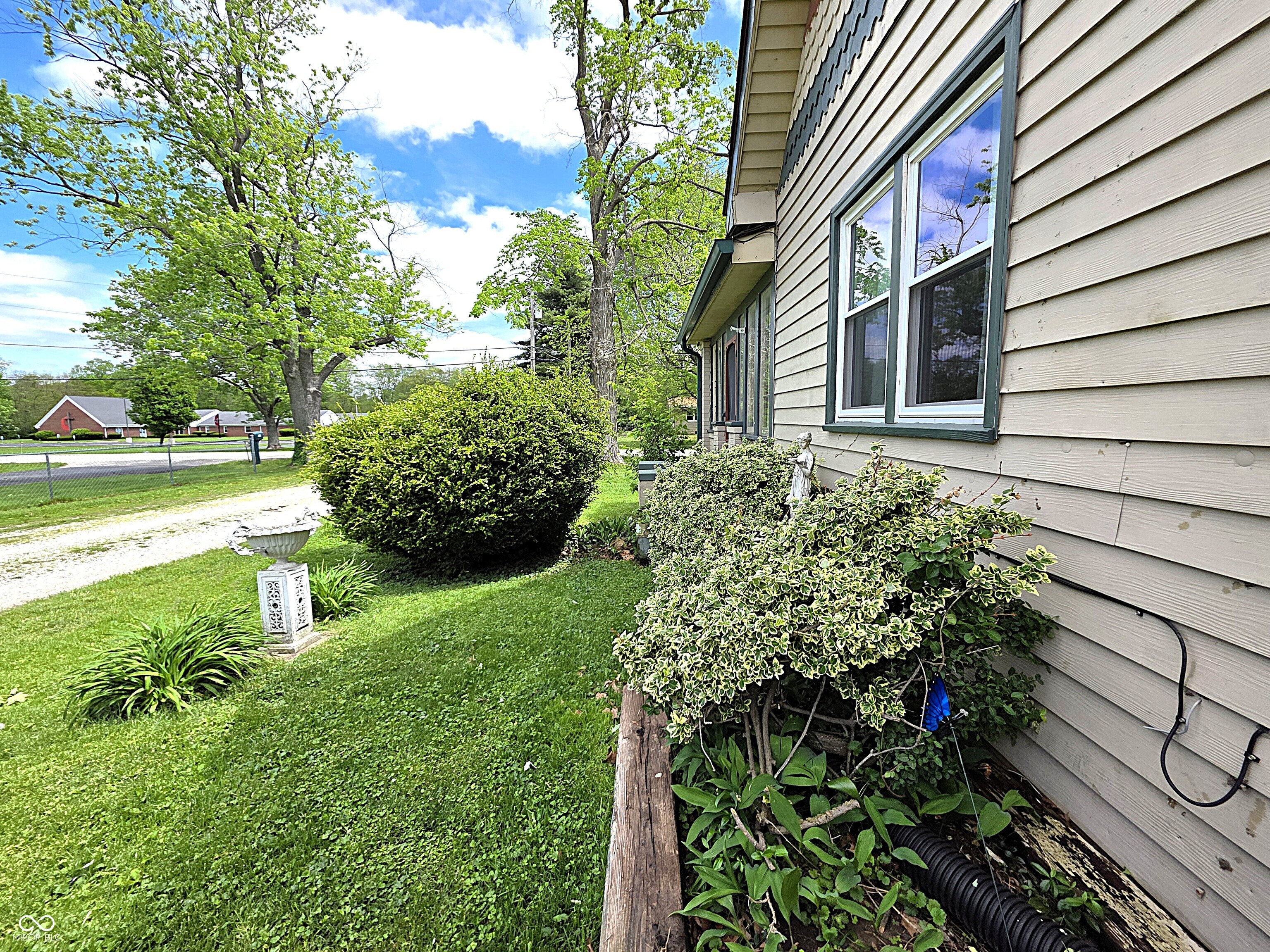 6908 Mendenhall Road Indianapolis, IN 46221 - Photo 29 of 35