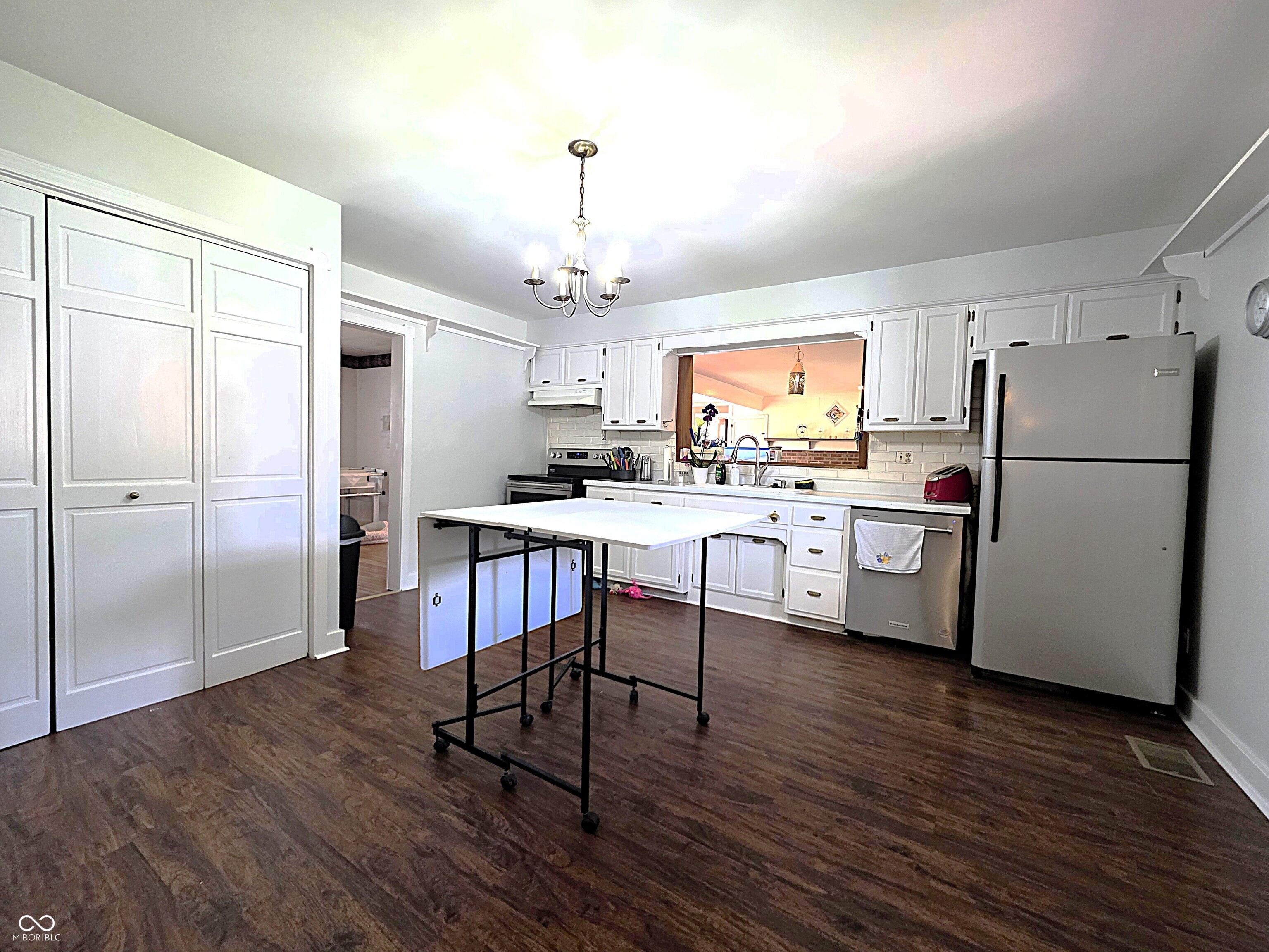 6908 Mendenhall Road Indianapolis, IN 46221 - Photo 4 of 35