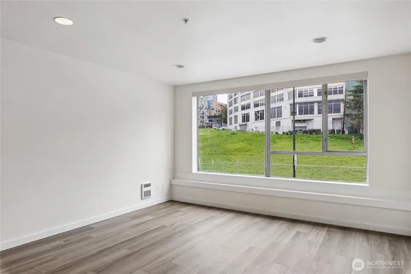 $2,500 | 66 Bell Street, Unit 23, Seattle, WA 98121