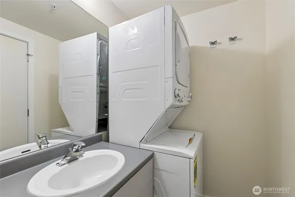 $2,500 | 66 Bell Street, Unit 23, Seattle, WA 98121