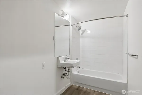 $2,500 | 66 Bell Street, Unit 23, Seattle, WA 98121