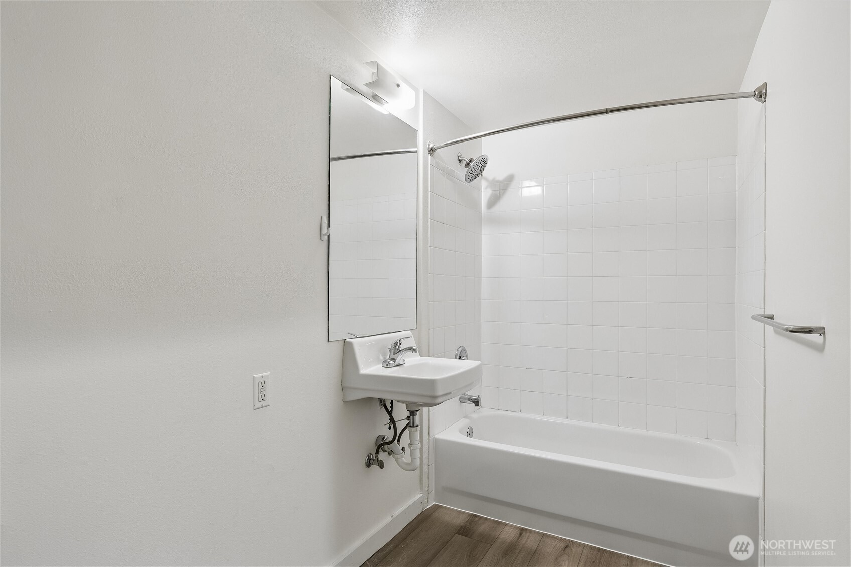 66 Bell Street, Unit 23 Seattle, WA 98121 - Photo 21 of 24 a bathroom with a bathtub and a shower