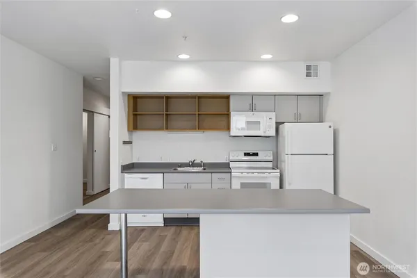 $2,500 | 66 Bell Street, Unit 23, Seattle, WA 98121