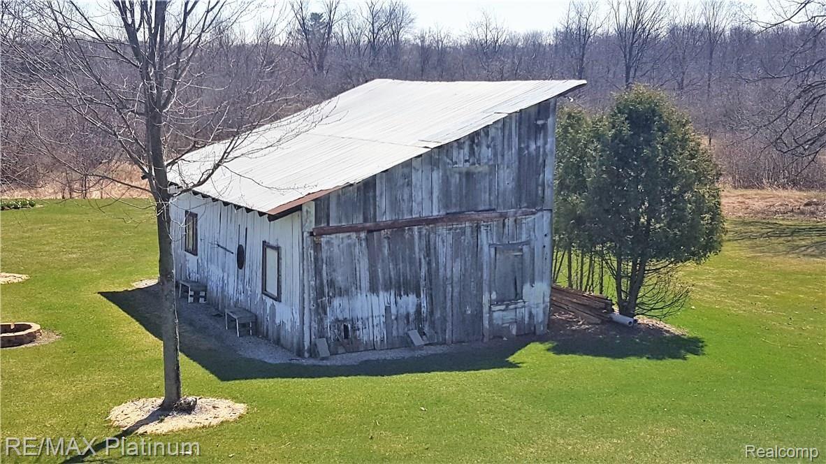 10803 South Brinton Road Edmore, MI 48829 - Photo 10 of 36 Barn