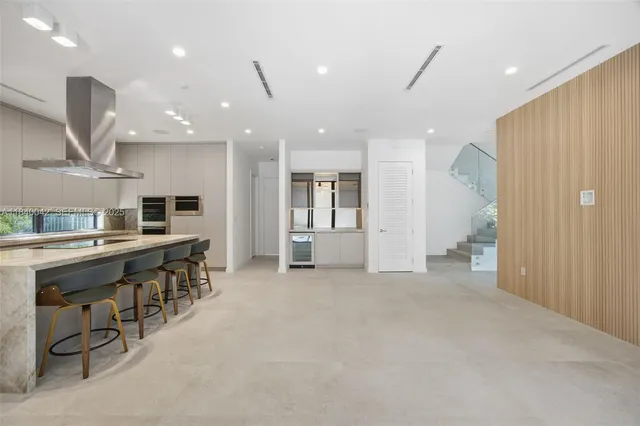 $5,695,000 | 7965 Southwest 53rd Avenue, Miami, FL 33143