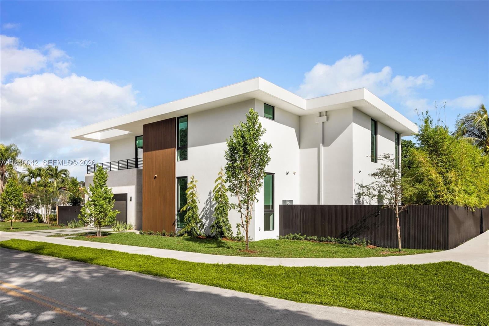 7965 Southwest 53rd Avenue Miami, FL 33143 - Photo 2 of 36