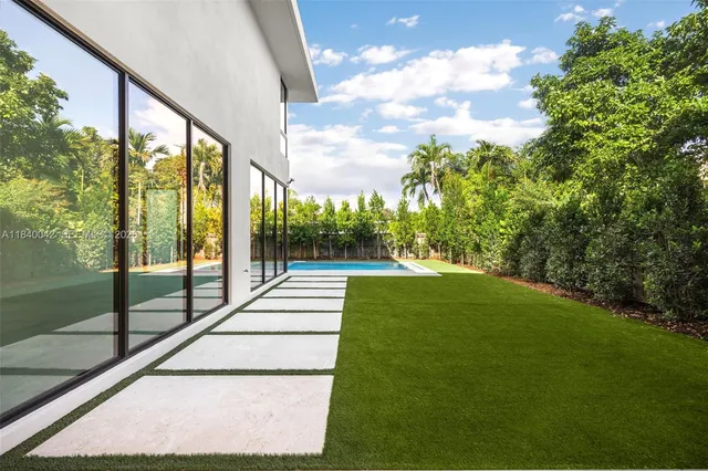 $5,695,000 | 7965 Southwest 53rd Avenue, Miami, FL 33143