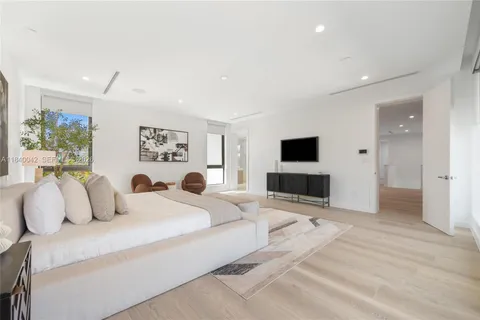 $5,695,000 | 7965 Southwest 53rd Avenue, Miami, FL 33143