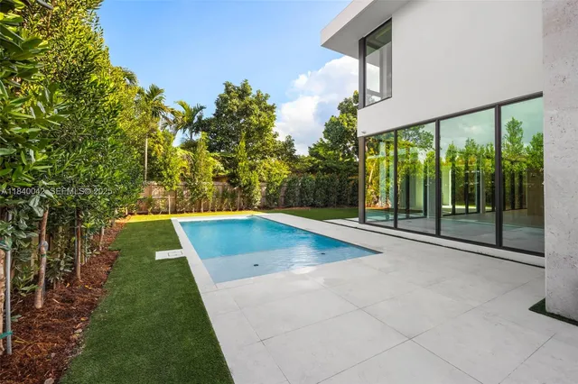 $5,695,000 | 7965 Southwest 53rd Avenue, Miami, FL 33143