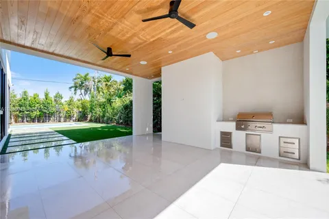 $5,695,000 | 7965 Southwest 53rd Avenue, Miami, FL 33143