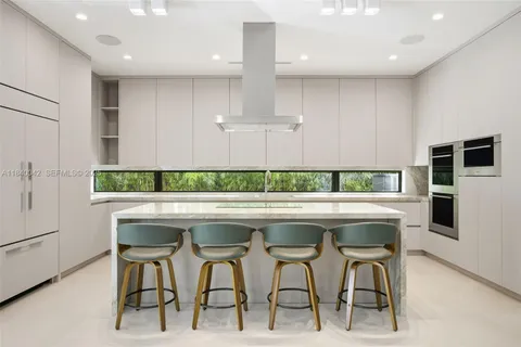 $5,695,000 | 7965 Southwest 53rd Avenue, Miami, FL 33143