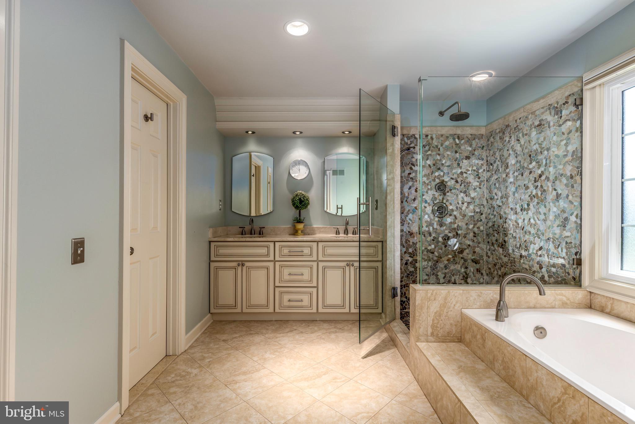 9736 Hidden Valley Road Vienna, VA 22181 - Photo 22 of 39 Gallery Image 22