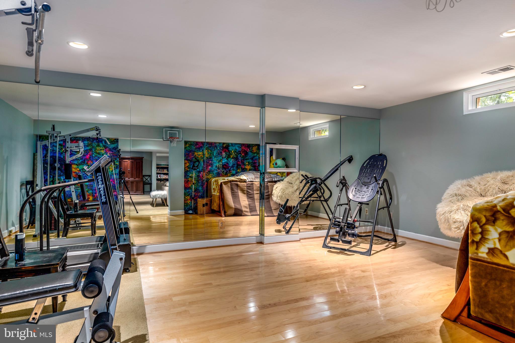 9736 Hidden Valley Road Vienna, VA 22181 - Photo 31 of 39 Gallery Image 31