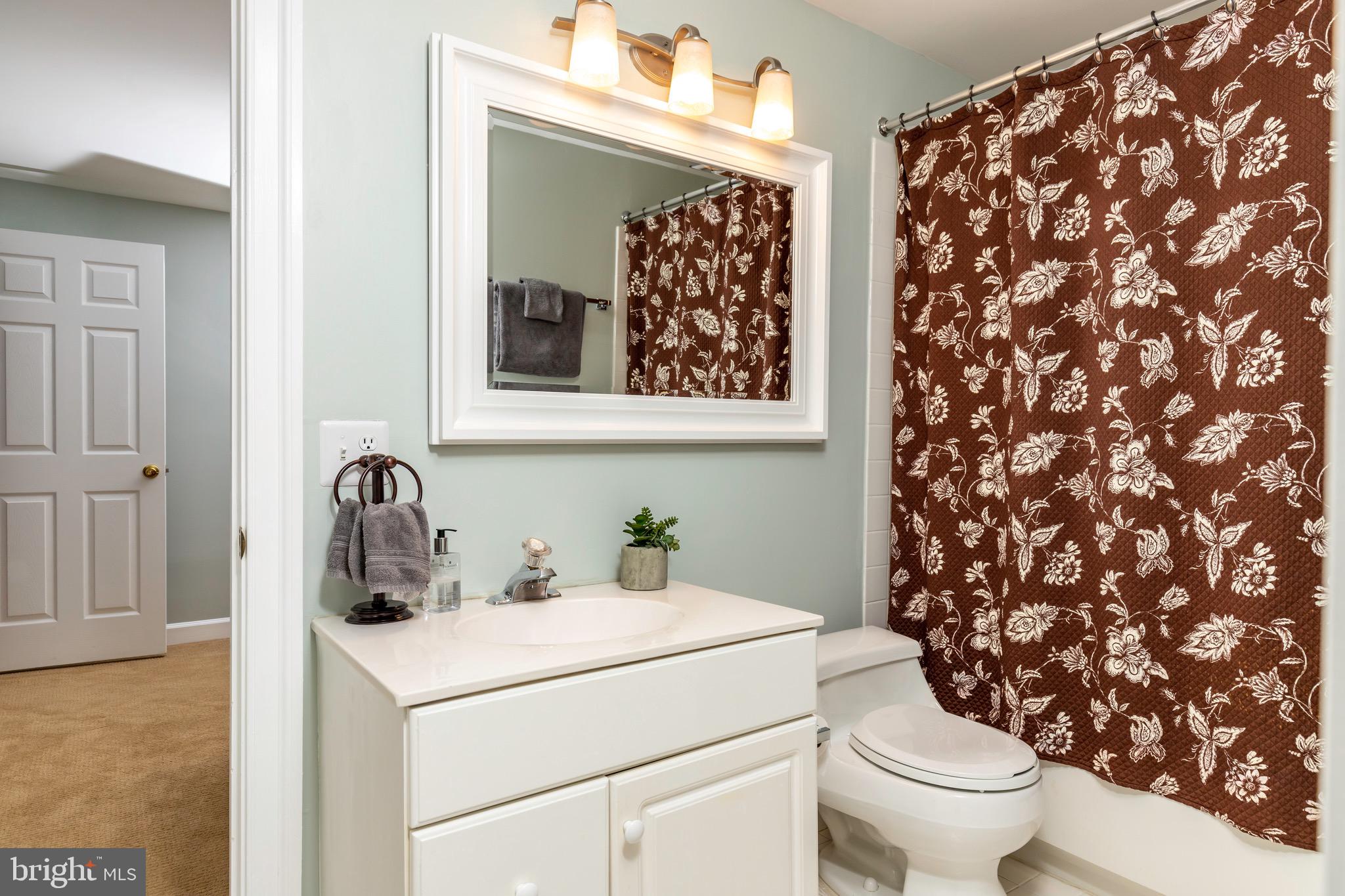 9736 Hidden Valley Road Vienna, VA 22181 - Photo 32 of 39 Gallery Image 32