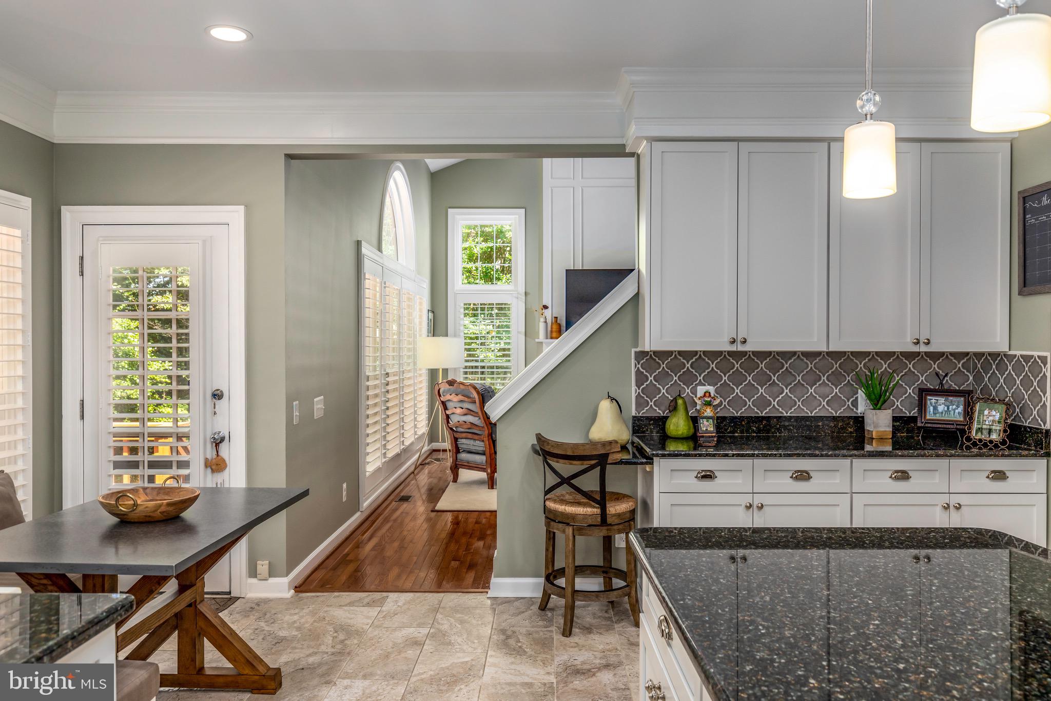 9736 Hidden Valley Road Vienna, VA 22181 - Photo 10 of 39 Gallery Image 10