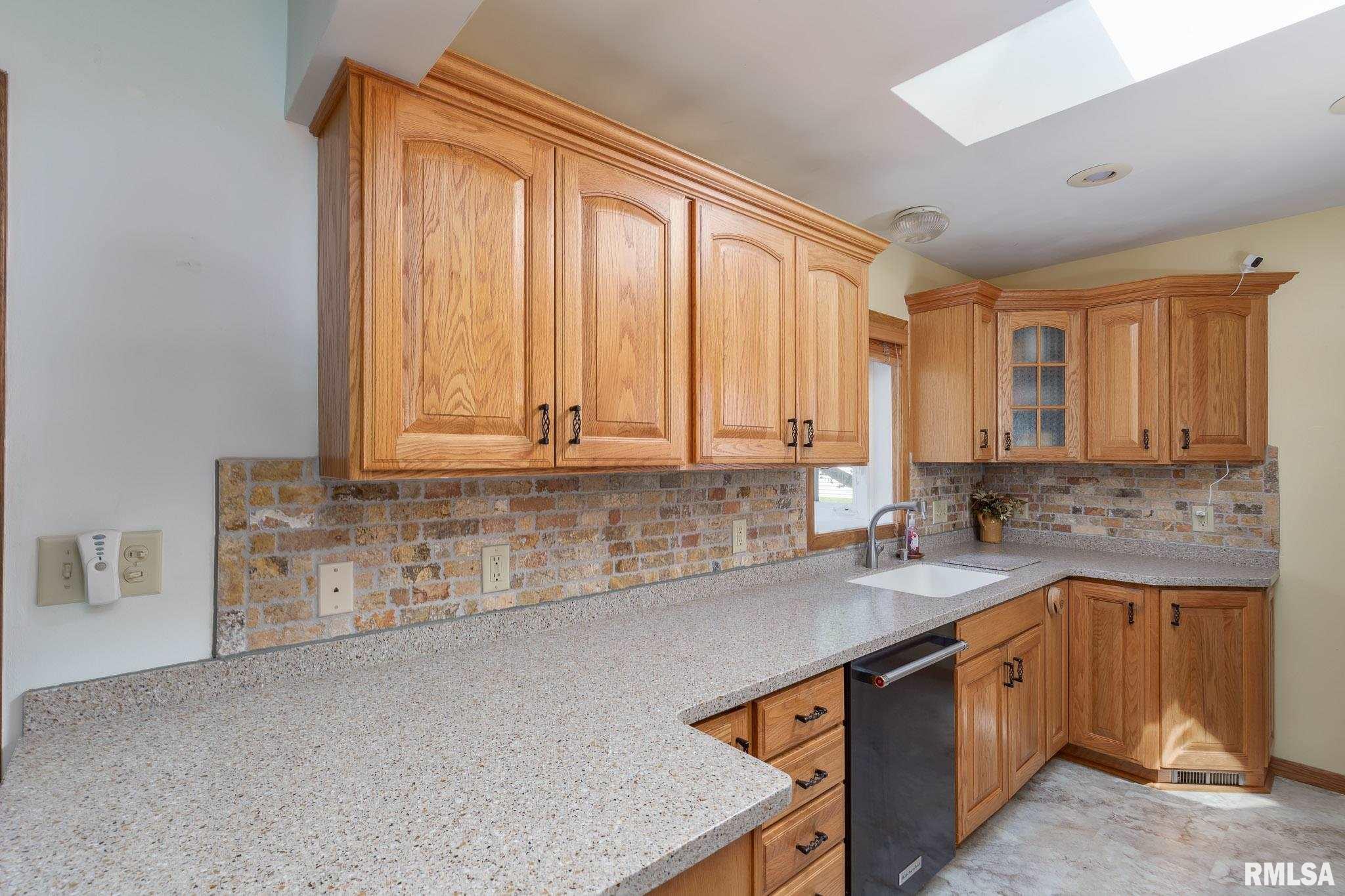629 Westerfield Road Davenport, IA 52806 - Photo 8 of 28 Gallery Image 8