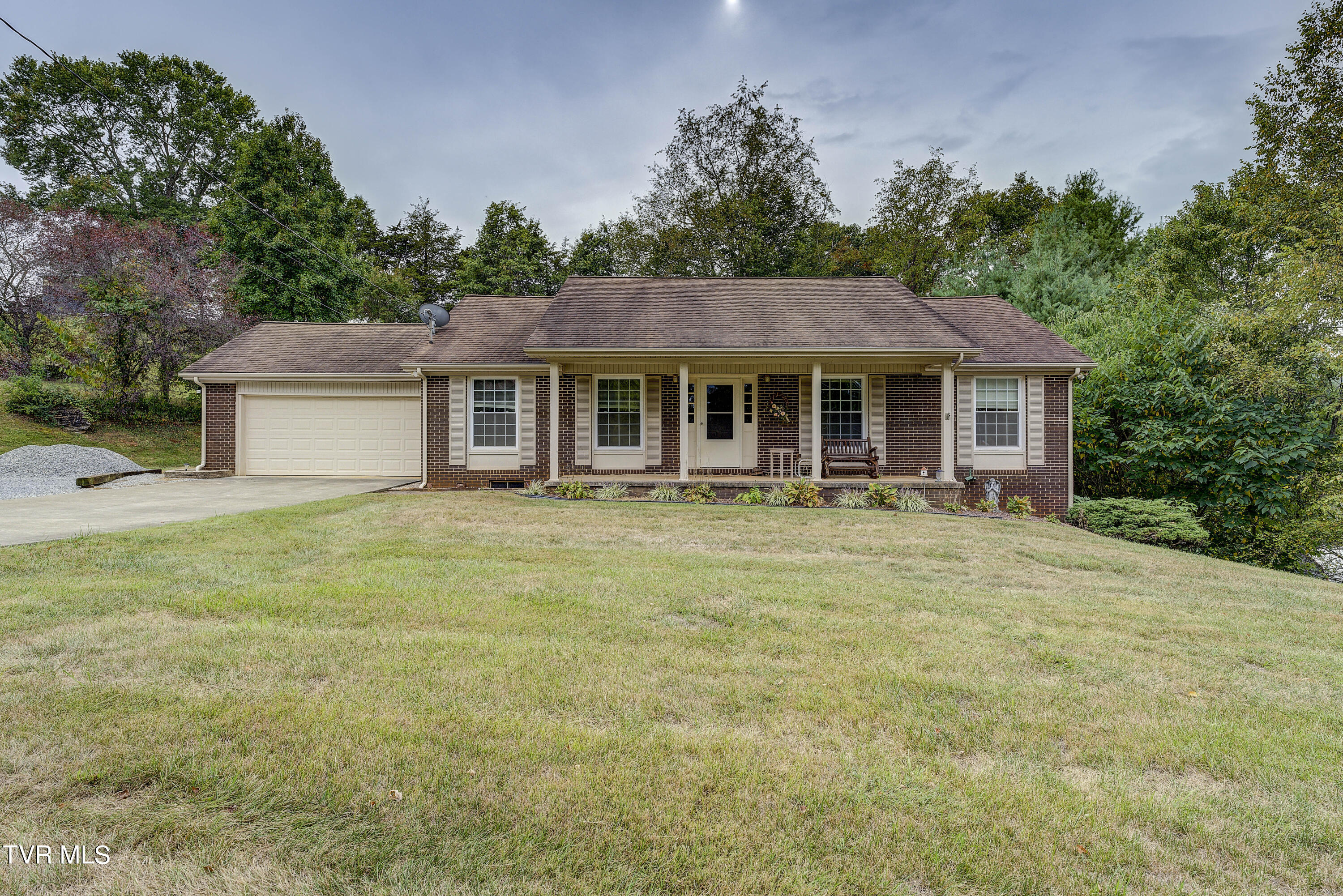 122 Unaka Subdivision Road Elizabethton, TN 37643 - Photo 1 of 46 Unaka-41