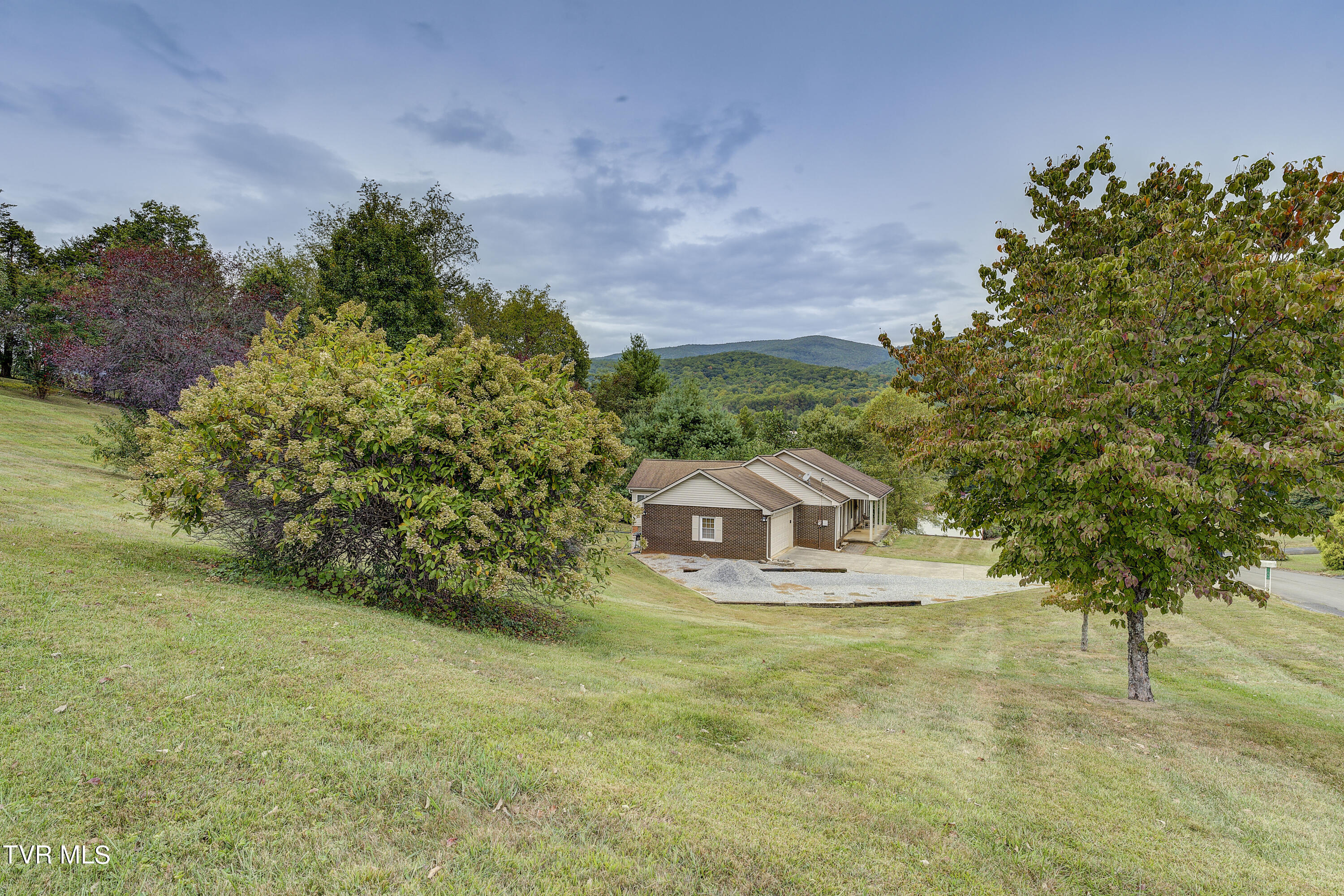 122 Unaka Subdivision Road Elizabethton, TN 37643 - Photo 20 of 46 Unaka-44