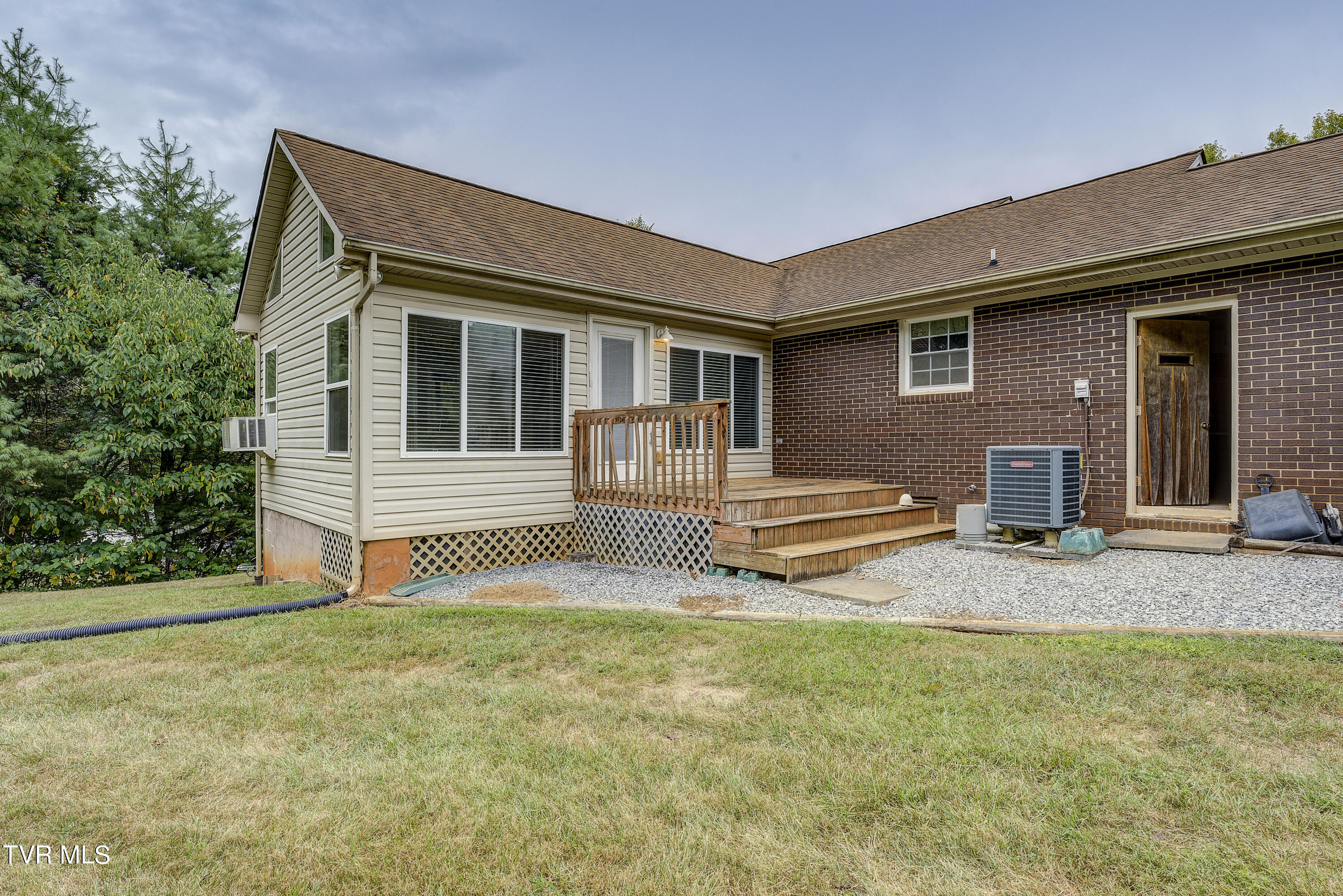 122 Unaka Subdivision Road Elizabethton, TN 37643 - Photo 24 of 46 Unaka-36