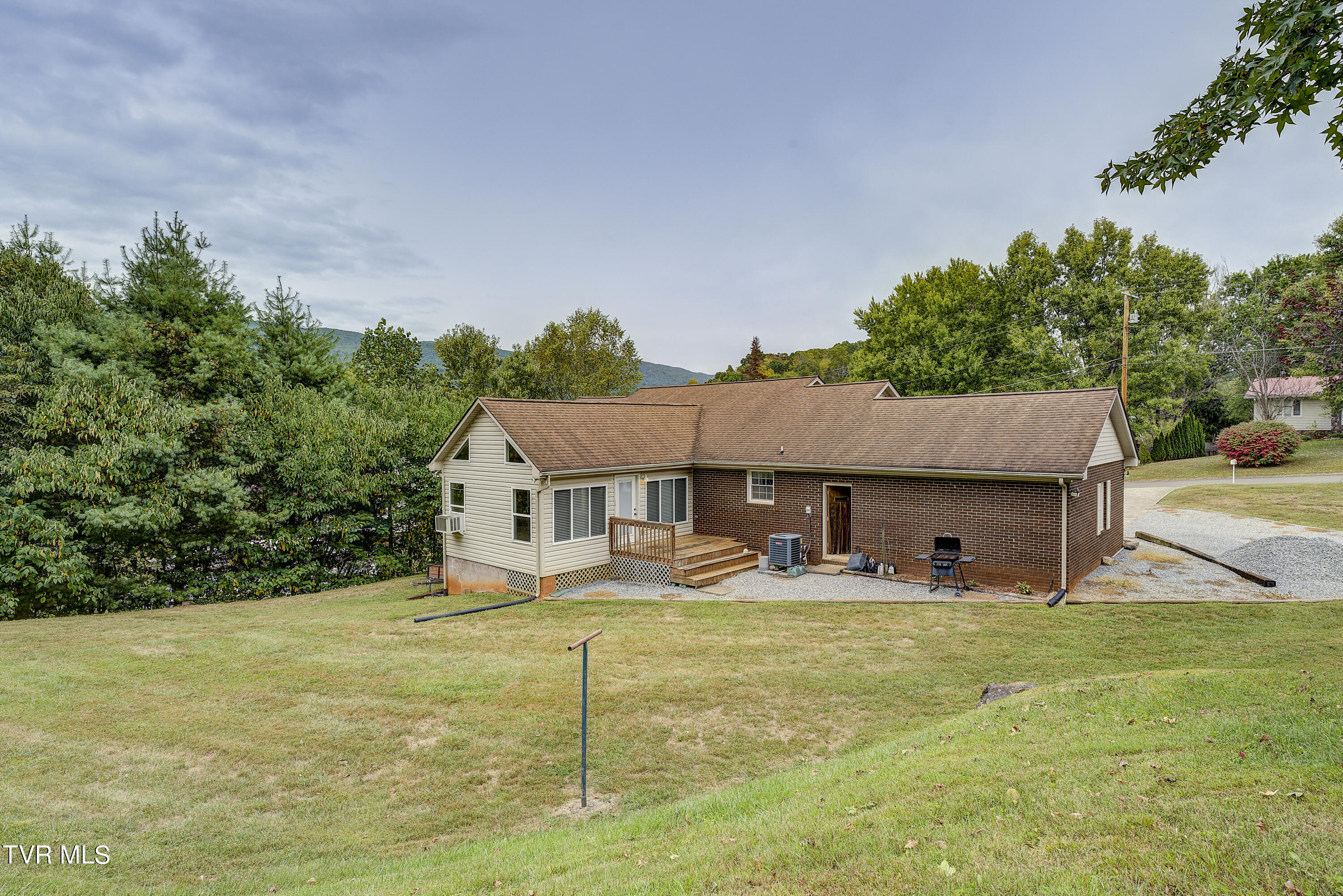 122 Unaka Subdivision Road Elizabethton, TN 37643 - Photo 26 of 46 Unaka-35