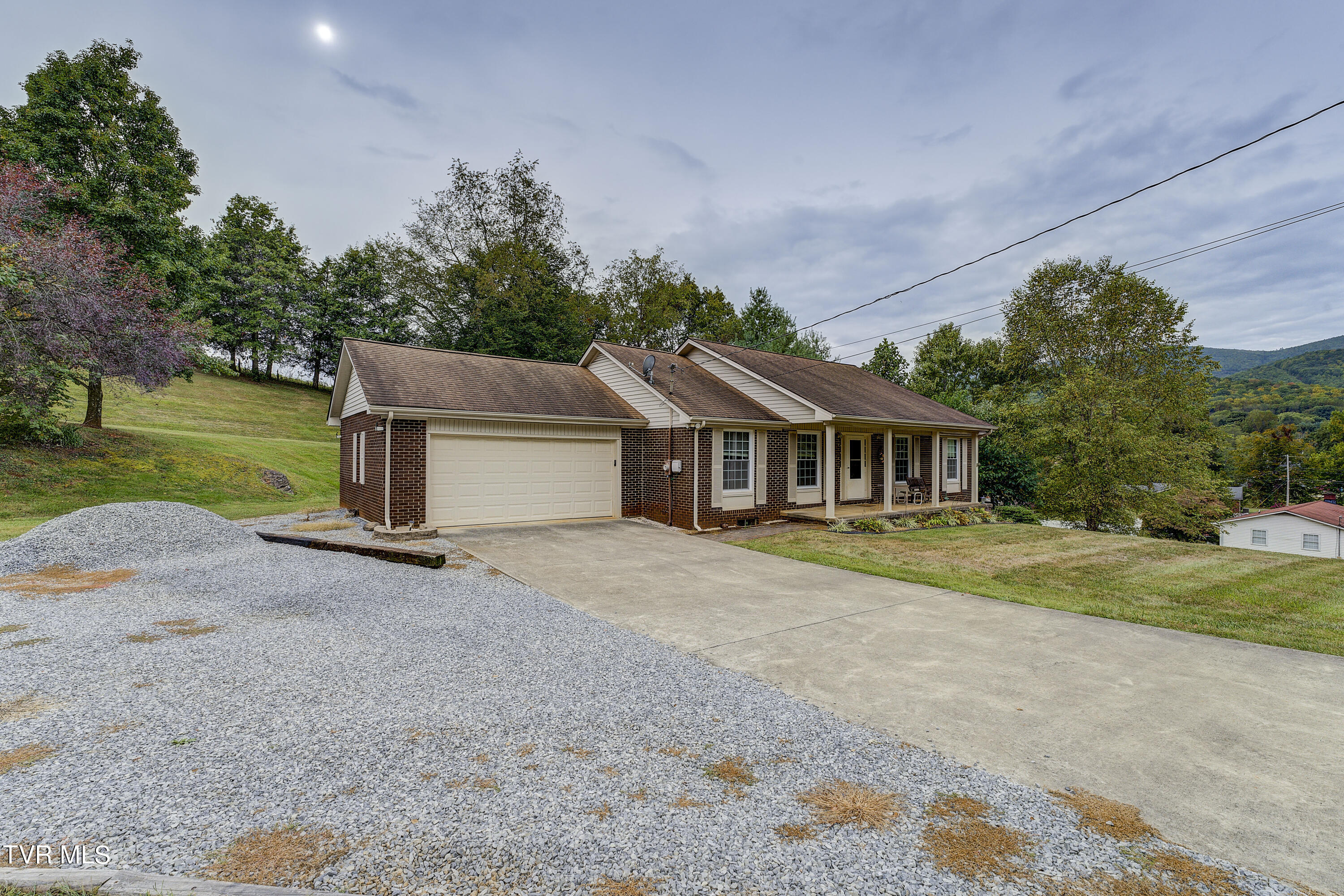 122 Unaka Subdivision Road Elizabethton, TN 37643 - Photo 3 of 46 Unaka-39