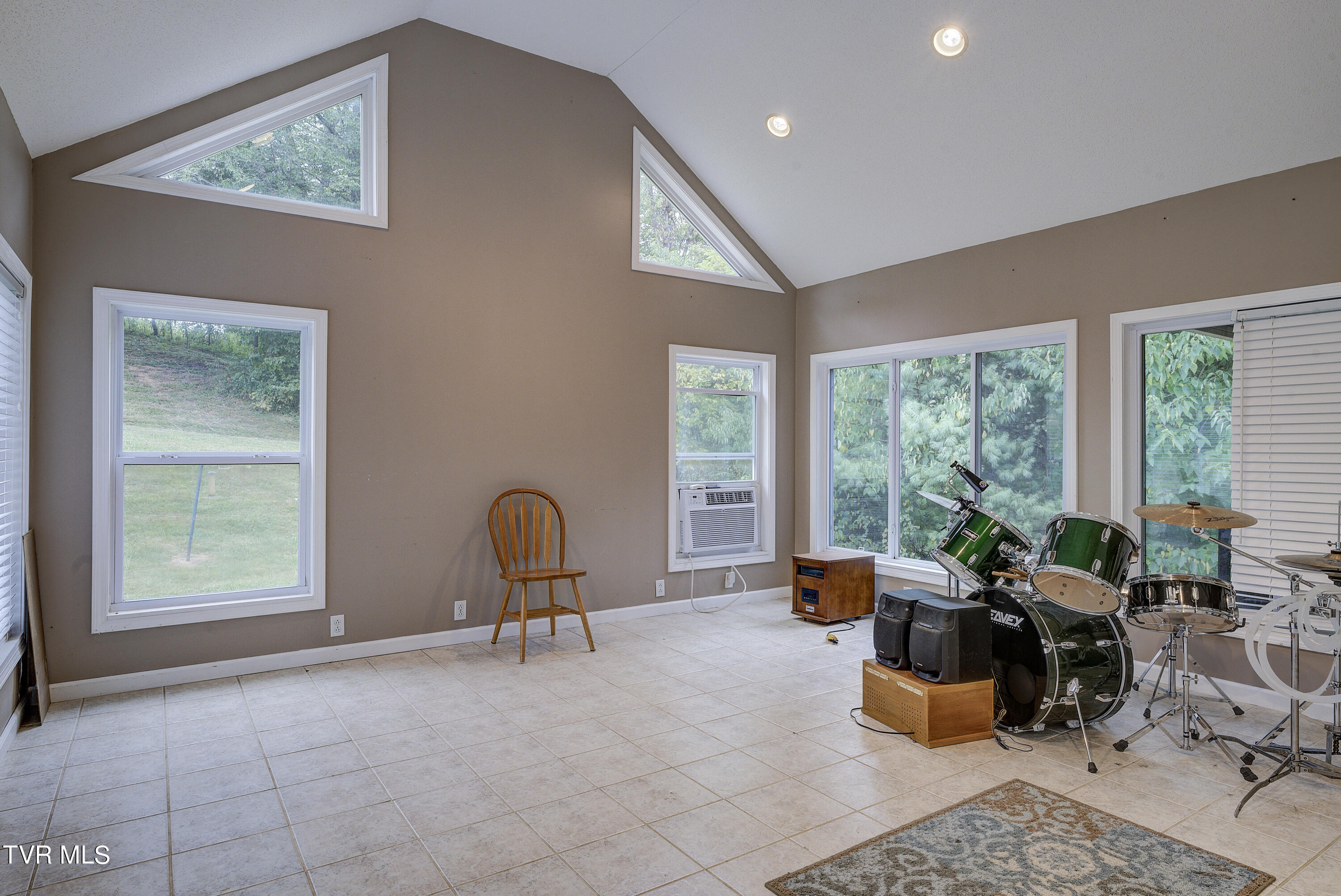 122 Unaka Subdivision Road Elizabethton, TN 37643 - Photo 36 of 46 Unaka-22
