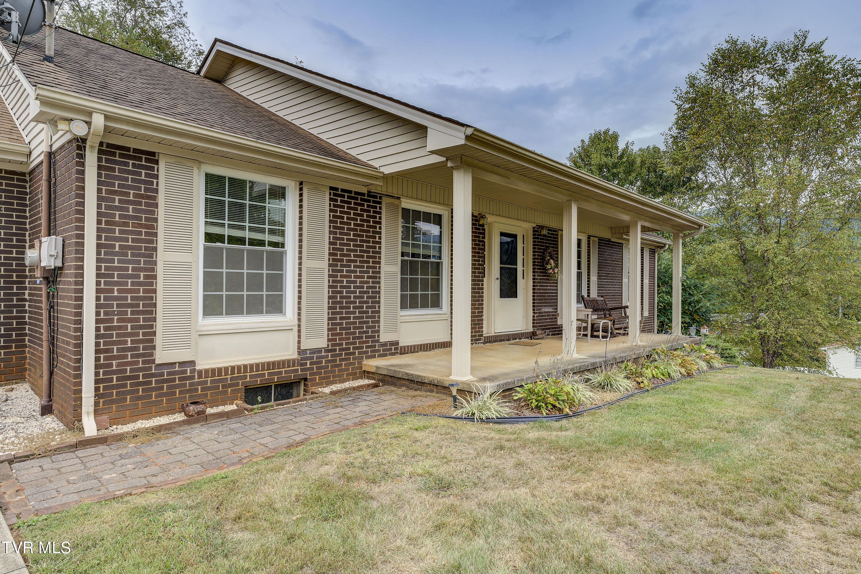 122 Unaka Subdivision Road Elizabethton, TN 37643 - Photo 5 of 46 Unaka-40