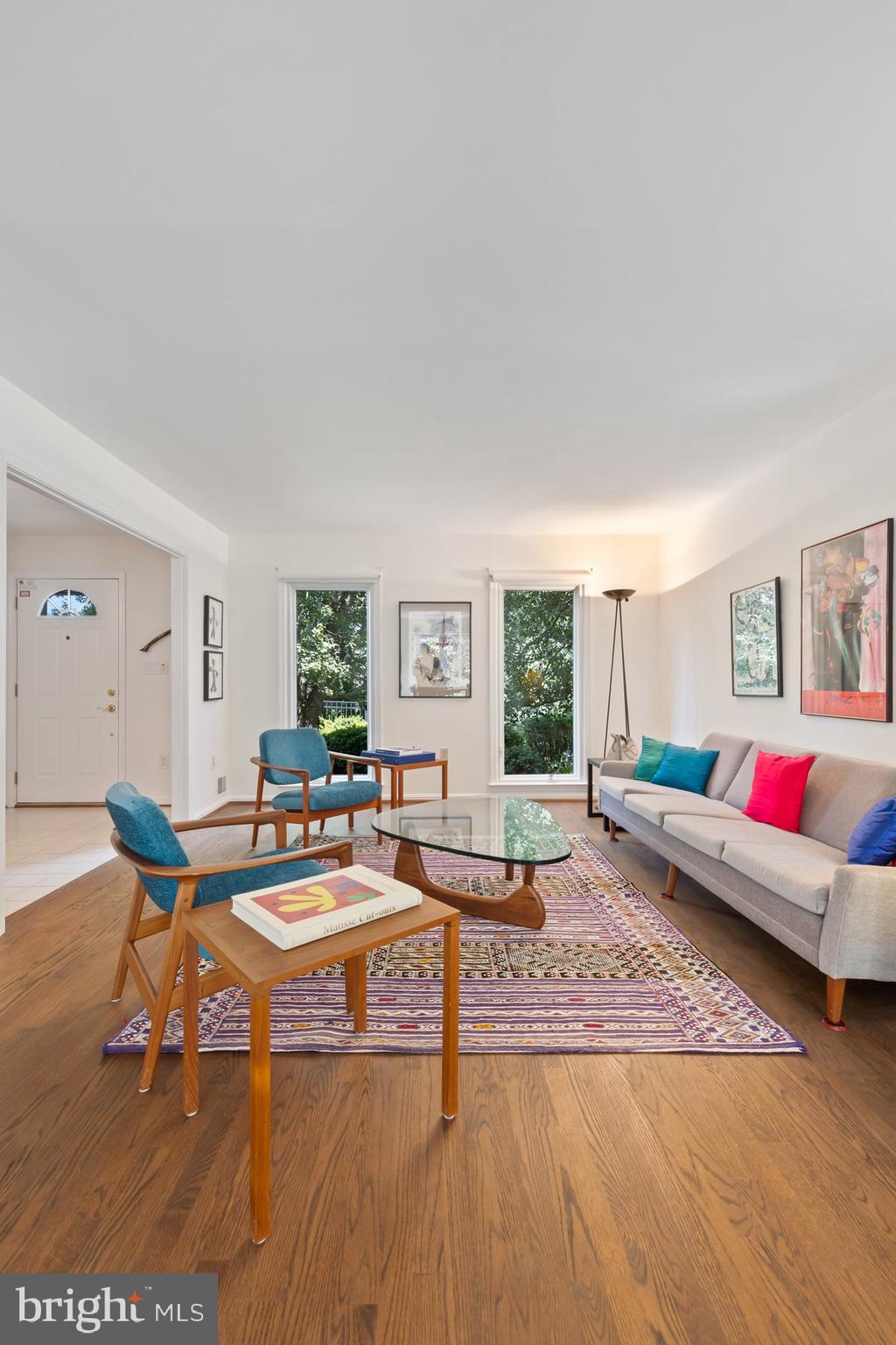 16400 Montecrest Lane Gaithersburg, MD 20878 - Photo 12 of 58 a living room with furniture and wooden floor